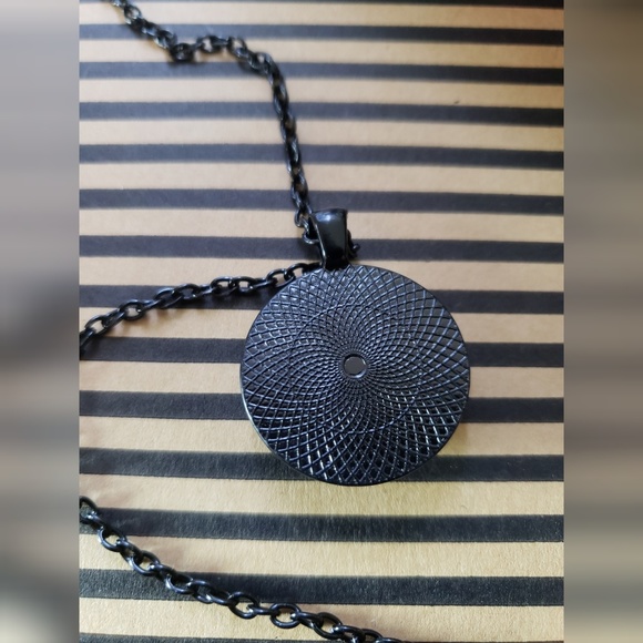 NEW Tiger Cabochon Necklace - Picture 3 of 5